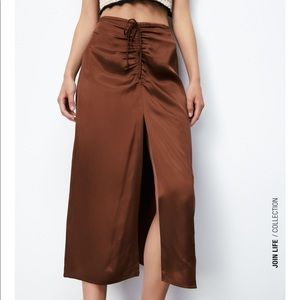 ZARA SATIN EFFECT RUCHED SKIRT